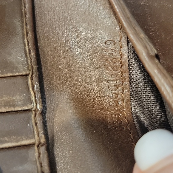 Authentic Gucci short wallet - Picture 9 of 11